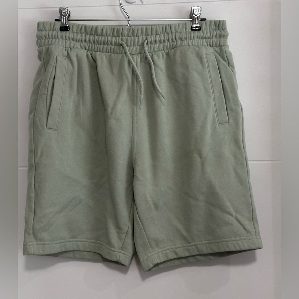 ✨New✨ H&M: Women’s Regular Fit Shorts- Size Medium